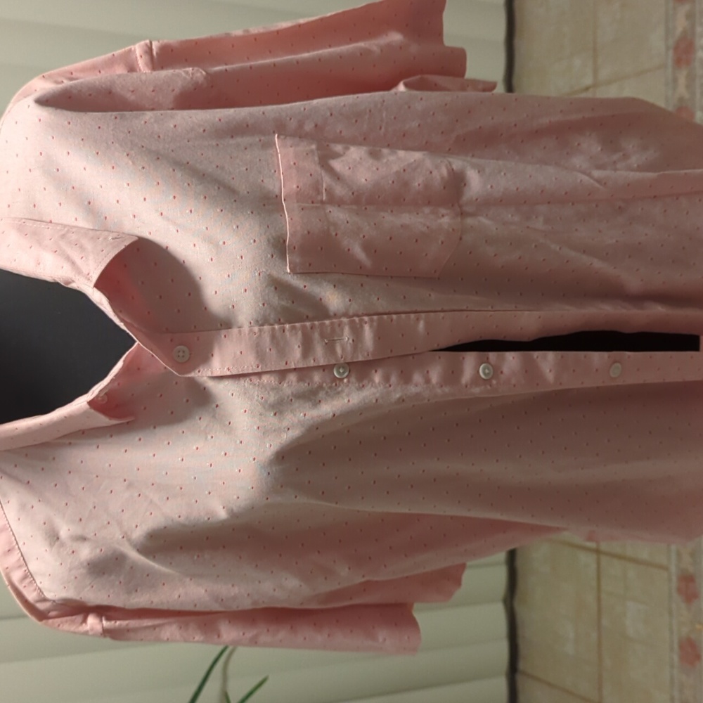 A pink men's shirt sleeve shirt